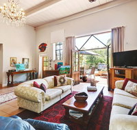 Arty Warehouse Apartment - stroll to South beach - Accommodation Australia