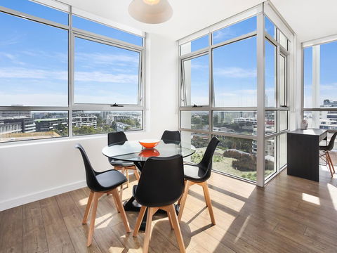 As The Sun Sets - Modern And Spacious 2BR Zetland Apartment Facing The Setting Sun - Accommodation Australia 1