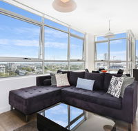 As the Sun Sets - Modern and Spacious 2BR Zetland Apartment Facing the Setting Sun - Accommodation Australia