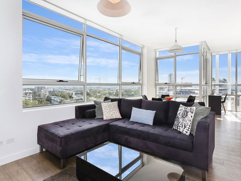 As The Sun Sets - Modern And Spacious 2BR Zetland Apartment Facing The Setting Sun - Accommodation Australia 0