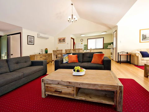 Ashleigh - Accommodation Australia 1