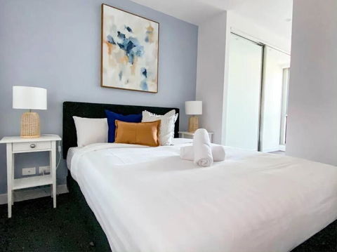 MA4004-1 BR, Lvl 40 Stylish Marco High Rise Home - Australia Shopping 1