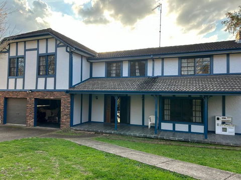 Luxury House 5 Bedrooms - Accommodation Australia 0