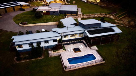 Luxury Mandalong Mansion With Pool & Spa - Accommodation Australia 0