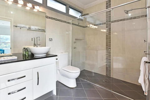 Luxury Mandalong Mansion With Pool & Spa - Accommodation Australia 3