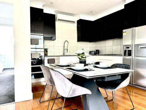 Luxury Stay In Williamstown - Accommodation Australia 0