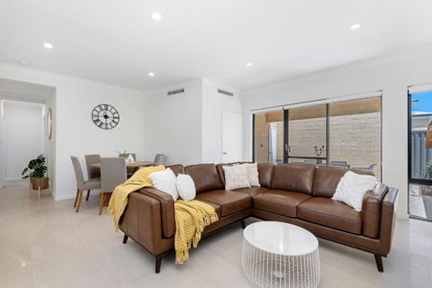 Luxury Urban Retreat - Local Tourism 2