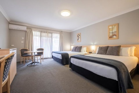 Maclin Lodge Motel - Bed n Breakfasts 1