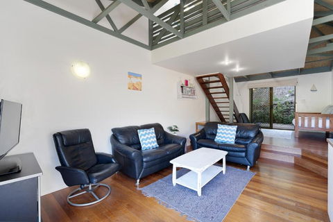 MAIN STAY - 100m To Patrolled Beach, Pool, Wifi, Close To Cafes - Accommodation Australia 2