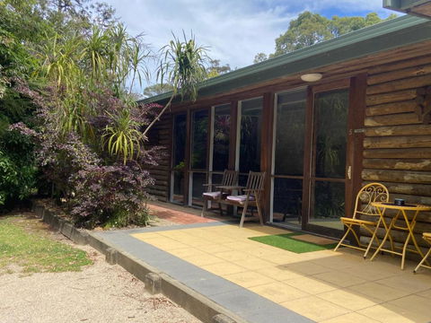 Mallacoota Log Cabins - Accommodation Australia 3