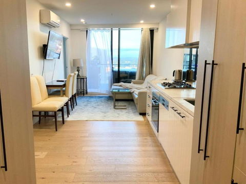 M-city Shopping Center Apartment - Executive Twin King Ensuites - Fully Equipped - Free Parking, Fast Wifi, Smart TV, Netflix, Complementary Drinks & Amenities - Clayton 3168 - Australia Shopping 1