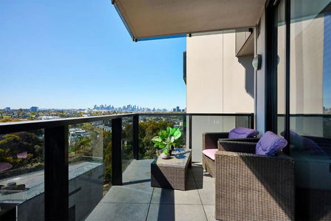 Maribyrnong Marvel Charm With Cityscape Bliss - Accommodation Australia 0