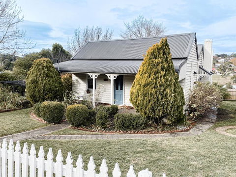 MARIGOLD COTTAGE Charming 1870s Central Daylesford Cottage - Australia Shopping 0