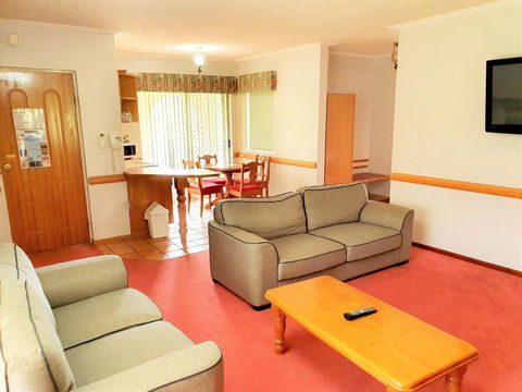 McNevins Warwick Motel - Bed n Breakfasts 3