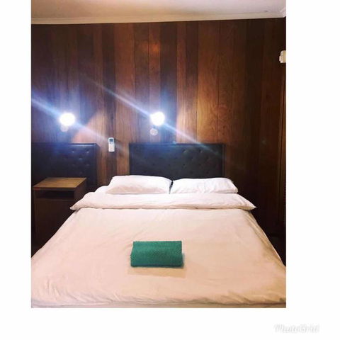 Meekatharra Hotel - Australia Shopping 1