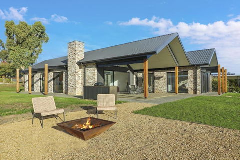 Mayple Peaks - Accommodation Australia 0