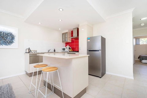 Modern Midland Retreat 2br 1 Bth - Local Tourism 0