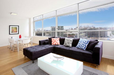 Moore To See - Modern And Spacious 3BR Zetland Apartment With Views Over Moore Park - Accommodation Australia 2