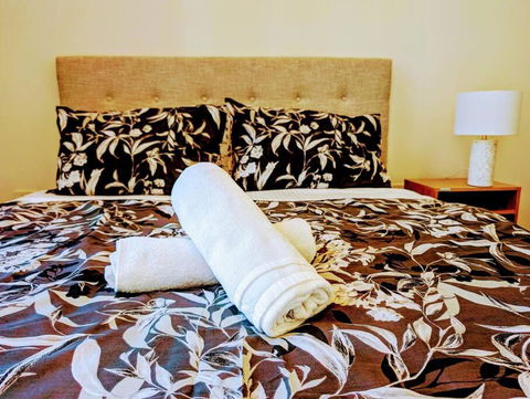 Modern 2 Bedroom Apartment Close To All Amenities! - Accommodation Australia 3