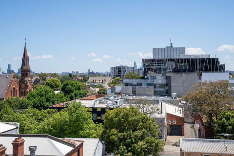 Modern 2B Apartment With City Views - Australia Shopping 0