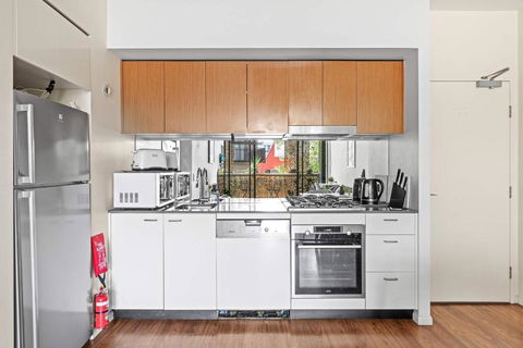 Modern Apt - Free Parking - Convenient Location - Local Tourism 3