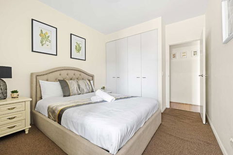 Modern Apt - Free Parking - Convenient Location - Local Tourism 1