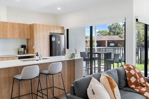 Modern Brand New House Near Mall Park With 2Parking - Local Tourism 1