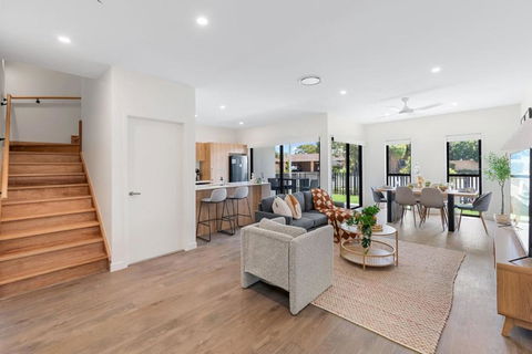 Modern Brand New House Near Mall Park With 2Parking - Local Tourism 3