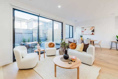 Modern Family Home 3BR In Box Hill North - Accommodation Australia 0