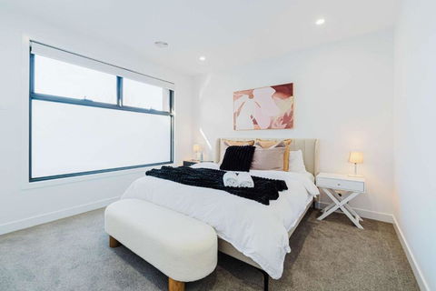 Modern Family Home 3BR In Box Hill North - Accommodation Australia 1