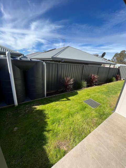 Modern Home Away From Home - Bed n Breakfasts 3