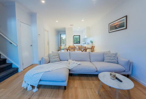 Modern Townhouse, Close To Beach - Accommodation Australia 1