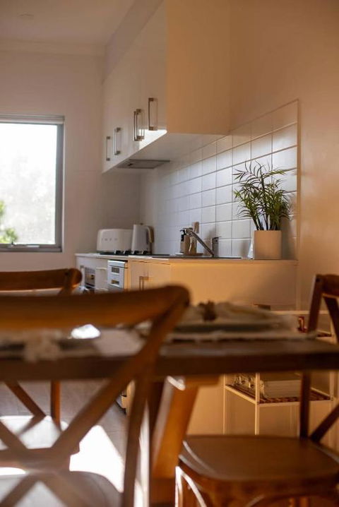 Modern Townhouse, Close To Beach - Accommodation Australia 3