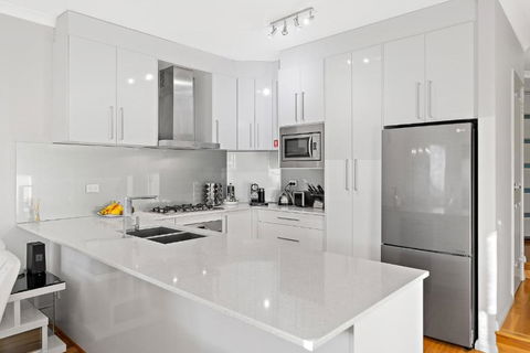 Modern Scarborough Townhouse - Accommodation Australia 3