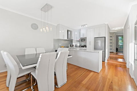 Modern Scarborough Townhouse - Accommodation Australia 0