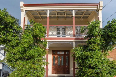 Modern Victorian Styled Holiday Home In Ashgrove - Accommodation Australia 0