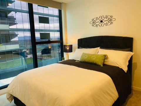 Moody Moon Apartment @ Sky Garden - Glen Waverley - Australia Shopping 1