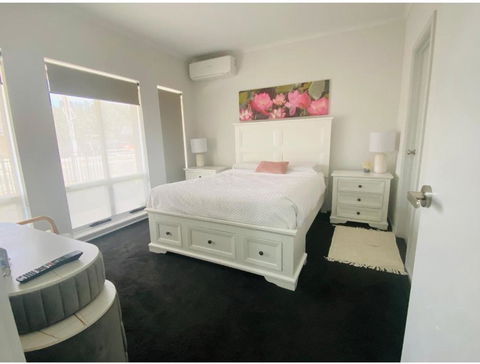 Modern Private Room With Ensuite - Local Tourism 0