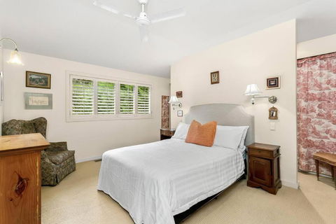 MUS14 - 2 Bedroom Apartment - Muston Street, Mosman - Australia Shopping 2