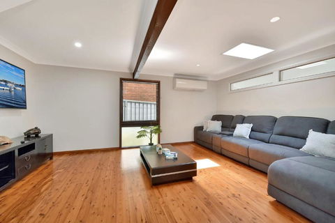 NEW PropertyBreezy Bayside Haven At Brightwaters - Australia Shopping 2