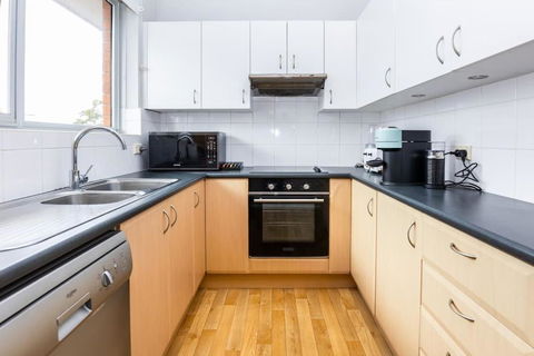 Mosman Views, 2bed, Parking, 15min Walk To Beach - Local Tourism 2