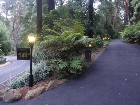 Mountain Lodge - Accommodation Australia 3