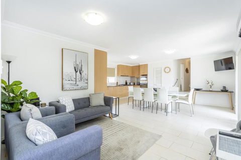 Mt Hawthorn Family Home - EXECUTIVE ESCAPES - Accommodation Australia 1