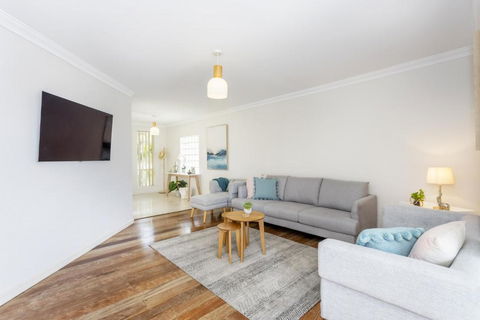 Mt Hawthorn Family Home - EXECUTIVE ESCAPES - Accommodation Australia 2