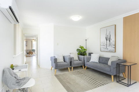 Mt Hawthorn Family Home - EXECUTIVE ESCAPES - Accommodation Australia 3