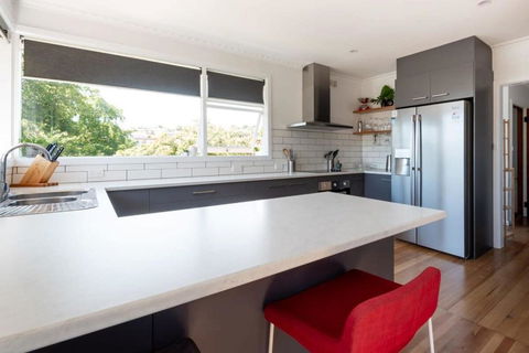 Near The CBD Perfect For Large Groups & Parking - Accommodation Australia 0
