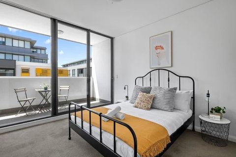 NEW 3BR Apt In Kingsgrove Sleeps 7 - Bed n Breakfasts 0