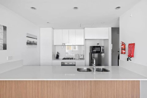 NEW 3BR Apt In Kingsgrove Sleeps 7 - Bed n Breakfasts 2