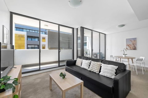 NEW 3BR Apt In Kingsgrove Sleeps 7 - Bed n Breakfasts 3
