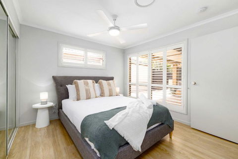 NEW 3BR Serene Creekside Retreat In Helensvale - Accommodation Australia 1